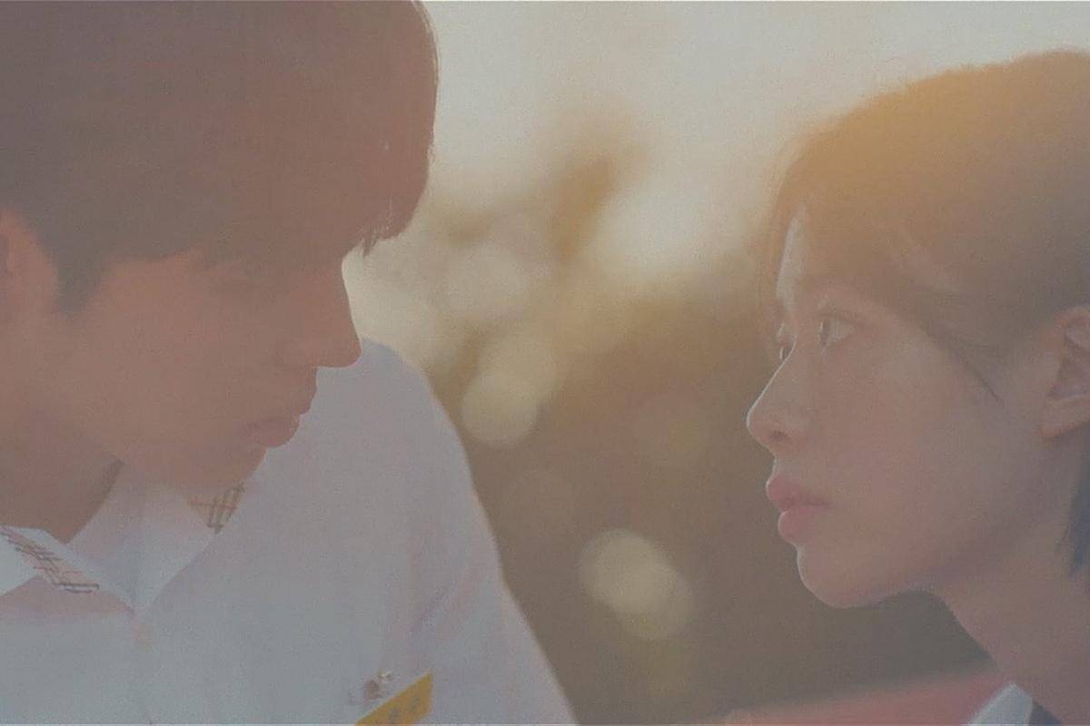 Mi Ji yang sedang menenangkan Ho Su saat telinganya sakit. (x.com/CJnDrama)